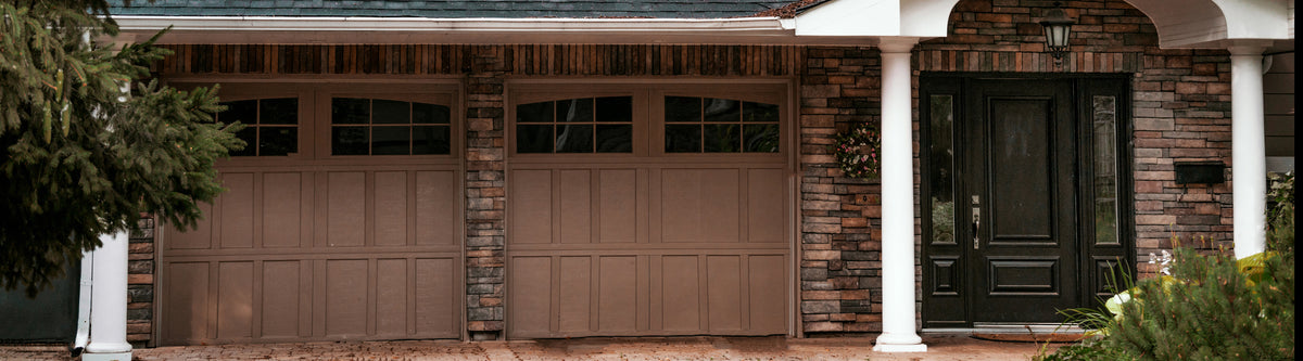 House with garage door
